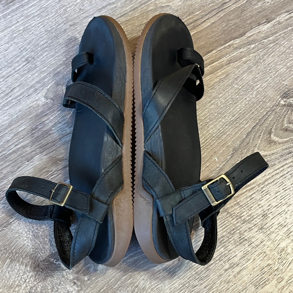 Chaco Wayfarer Leather Sandals Womens Black Strappy Toe Loop J106532 US 7